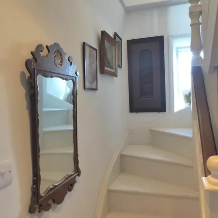 Daire Groves Hall Garden Whitby